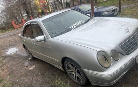 Mercedes-Benz E-Класс, 1996 год, 310 000 рублей, 3 фотография