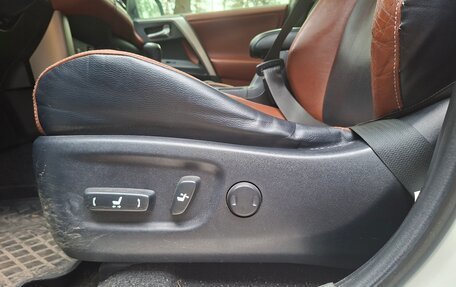 Toyota RAV4, 2013 год, 1 850 000 рублей, 9 фотография