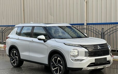 Mitsubishi Outlander, 2023 год, 3 750 000 рублей, 2 фотография