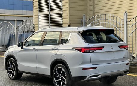 Mitsubishi Outlander, 2023 год, 3 750 000 рублей, 7 фотография