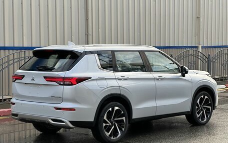 Mitsubishi Outlander, 2023 год, 3 750 000 рублей, 5 фотография