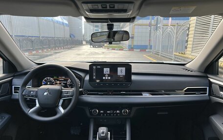 Mitsubishi Outlander, 2023 год, 3 750 000 рублей, 27 фотография