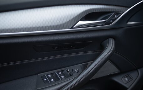 BMW 5 серия, 2019 год, 3 550 000 рублей, 15 фотография