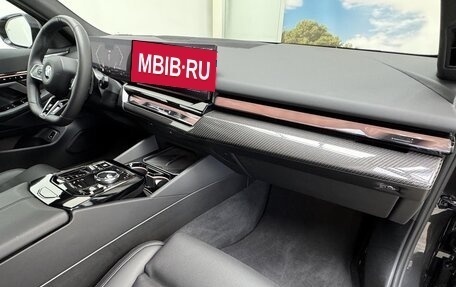 BMW 5 серия, 2025 год, 14 722 000 рублей, 13 фотография