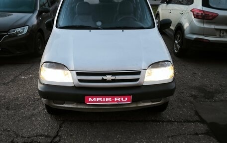 Chevrolet Niva I рестайлинг, 2004 год, 250 000 рублей, 1 фотография