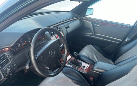 Mercedes-Benz E-Класс, 1997 год, 450 000 рублей, 5 фотография