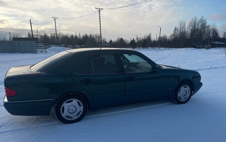 Mercedes-Benz E-Класс, 1997 год, 450 000 рублей, 3 фотография