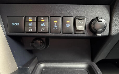 Toyota RAV4, 2016 год, 1 830 000 рублей, 5 фотография