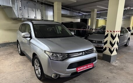 Mitsubishi Outlander III рестайлинг 3, 2013 год, 1 350 000 рублей, 1 фотография