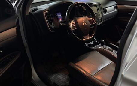 Mitsubishi Outlander III рестайлинг 3, 2013 год, 1 350 000 рублей, 14 фотография