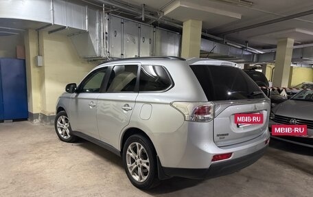 Mitsubishi Outlander III рестайлинг 3, 2013 год, 1 350 000 рублей, 2 фотография