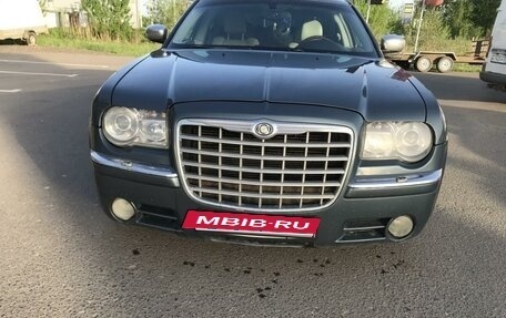 Chrysler 300C II, 2004 год, 600 000 рублей, 2 фотография