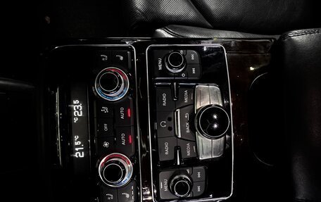 Audi A8, 2011 год, 1 800 000 рублей, 10 фотография