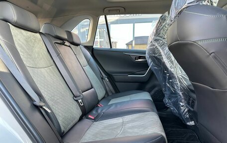 Toyota RAV4, 2025 год, 3 950 000 рублей, 27 фотография