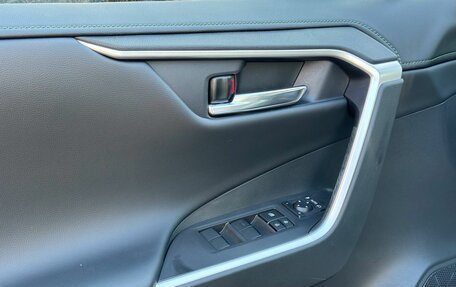 Toyota RAV4, 2025 год, 3 950 000 рублей, 32 фотография