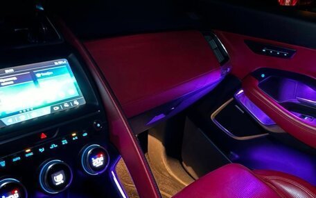 Jaguar E-Pace, 2017 год, 2 800 000 рублей, 13 фотография