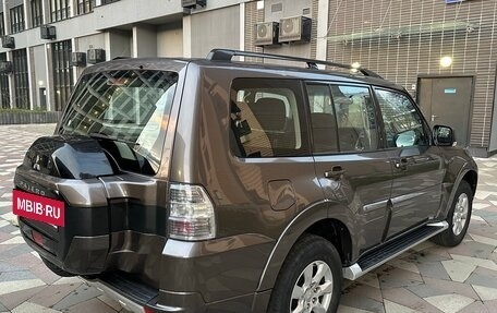 Mitsubishi Pajero IV, 2015 год, 2 650 000 рублей, 2 фотография