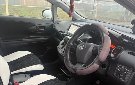 Toyota Wish II, 2013 год, 1 600 000 рублей, 11 фотография