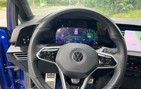 Volkswagen Golf VIII, 2021 год, 1 800 000 рублей, 11 фотография