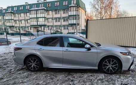 Toyota Camry, 2021 год, 2 700 000 рублей, 1 фотография