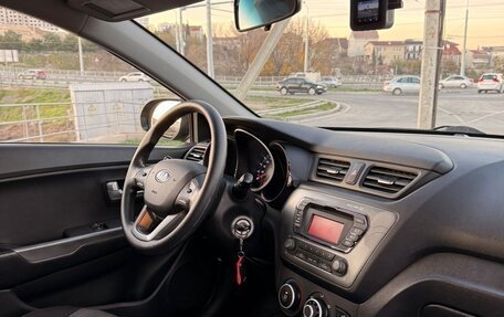 KIA Rio III рестайлинг, 2013 год, 989 000 рублей, 11 фотография