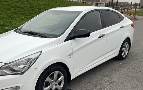 Hyundai Solaris II рестайлинг, 2015 год, 1 020 000 рублей, 4 фотография