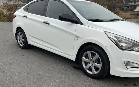 Hyundai Solaris II рестайлинг, 2015 год, 1 020 000 рублей, 2 фотография