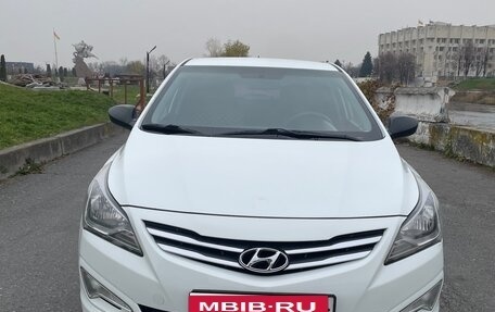 Hyundai Solaris II рестайлинг, 2015 год, 1 020 000 рублей, 1 фотография