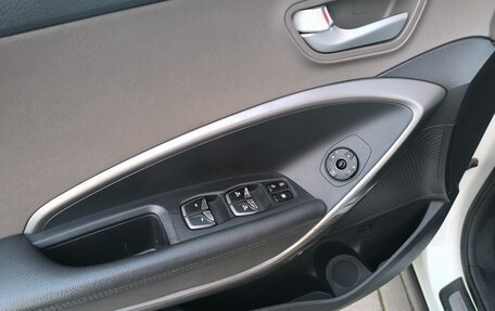 Hyundai Santa Fe III рестайлинг, 2017 год, 1 990 000 рублей, 30 фотография