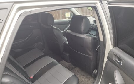 Toyota Avensis III рестайлинг, 2003 год, 600 000 рублей, 15 фотография