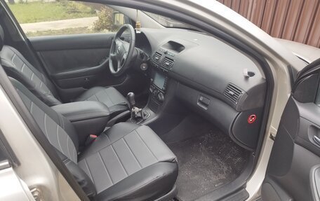 Toyota Avensis III рестайлинг, 2003 год, 600 000 рублей, 14 фотография