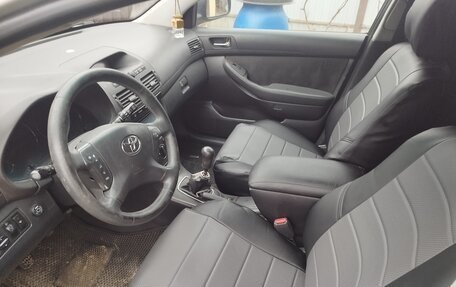 Toyota Avensis III рестайлинг, 2003 год, 600 000 рублей, 12 фотография