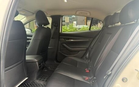 Mazda 3, 2021 год, 1 800 000 рублей, 19 фотография