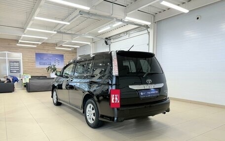 Toyota ISis I, 2013 год, 1 399 999 рублей, 4 фотография