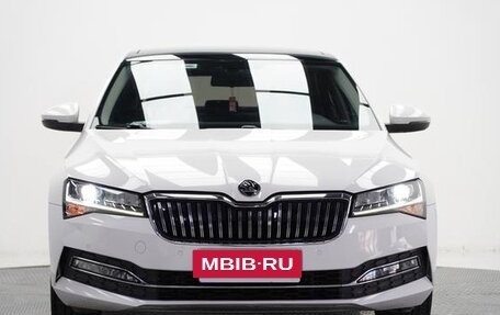 Skoda Superb III рестайлинг, 2021 год, 2 214 978 рублей, 2 фотография