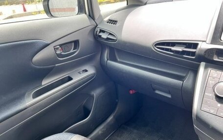 Toyota Wish II, 2012 год, 1 098 000 рублей, 17 фотография