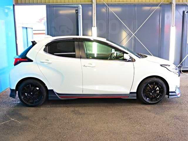 Toyota Yaris III рестайлинг 2, 2022 год, 1 220 001 рублей, 7 фотография