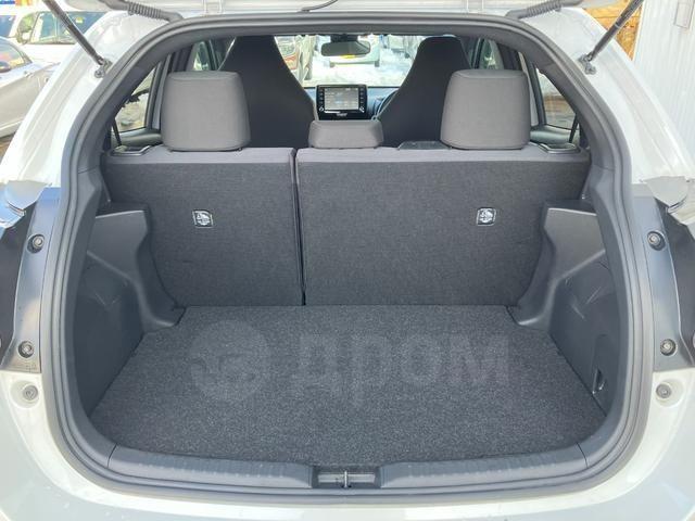 Toyota Yaris III рестайлинг 2, 2021 год, 915 000 рублей, 3 фотография