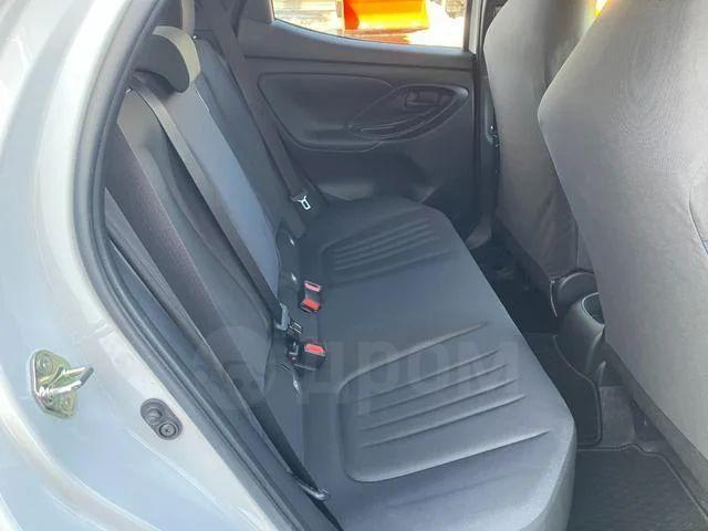 Toyota Yaris III рестайлинг 2, 2021 год, 915 000 рублей, 13 фотография