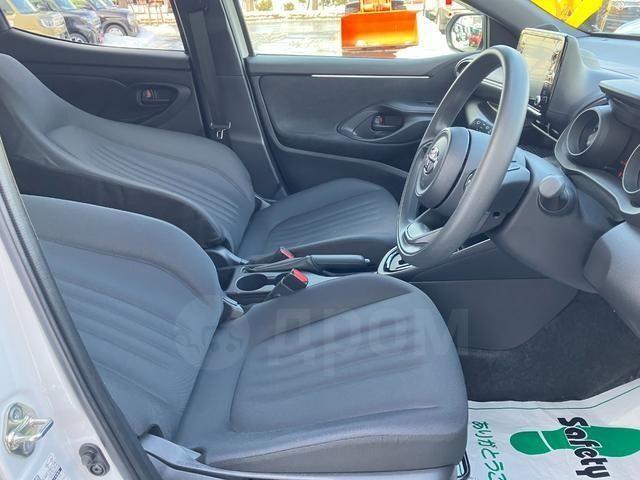 Toyota Yaris III рестайлинг 2, 2021 год, 915 000 рублей, 8 фотография