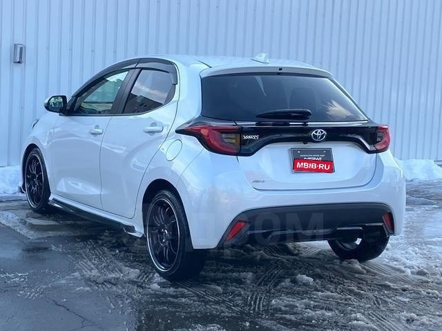 Toyota Yaris III рестайлинг 2, 2021 год, 915 000 рублей, 5 фотография