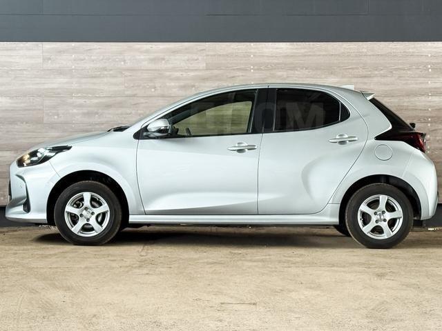 Toyota Yaris III рестайлинг 2, 2021 год, 914 865 рублей, 1 фотография