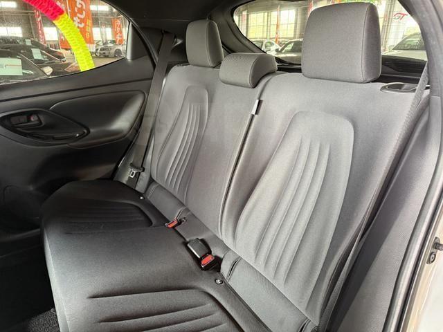 Toyota Yaris III рестайлинг 2, 2021 год, 914 865 рублей, 12 фотография