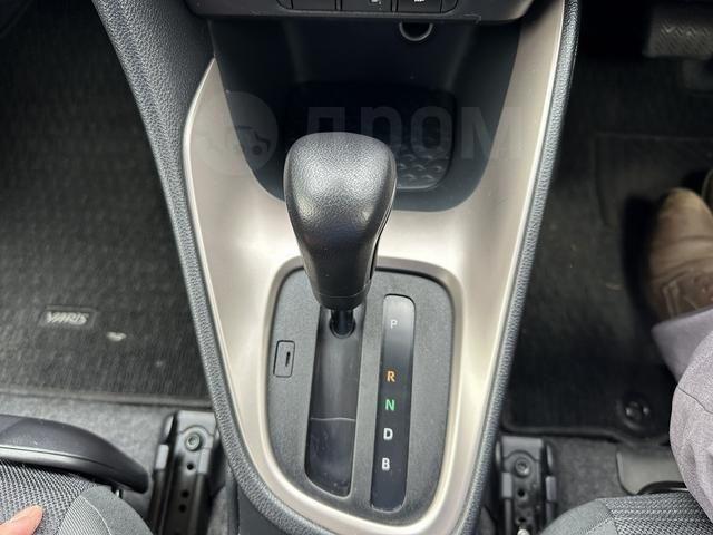 Toyota Yaris III рестайлинг 2, 2021 год, 650 000 рублей, 12 фотография