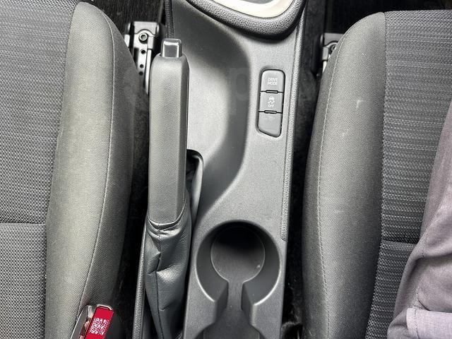 Toyota Yaris III рестайлинг 2, 2021 год, 650 000 рублей, 2 фотография