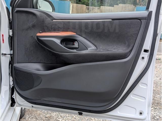 Toyota Yaris III рестайлинг 2, 2022 год, 875 900 рублей, 10 фотография