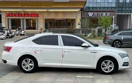 Skoda Superb III рестайлинг, 2022 год, 1 700 000 рублей, 5 фотография