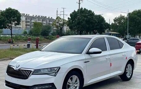 Skoda Superb III рестайлинг, 2022 год, 1 700 000 рублей, 3 фотография
