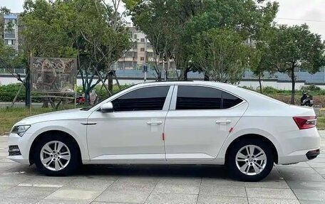 Skoda Superb III рестайлинг, 2022 год, 1 700 000 рублей, 4 фотография