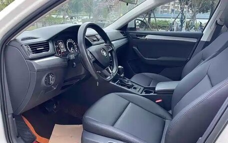 Skoda Superb III рестайлинг, 2022 год, 1 700 000 рублей, 9 фотография